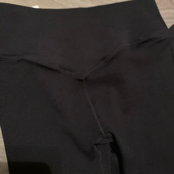 BOMBSHELL BLACK LEGGINGS - Picture 4 of 5